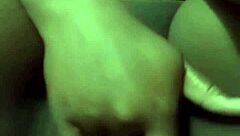 amiguinha safada licks shaved pussy in amateur session