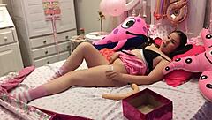 Sensaciones extravagantes - petite teen savors deepthroat blowjob on monster cock with cum