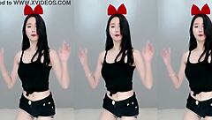 Gái trung quốc nhảy with sexy moves, cute Chinese dancer steals the show