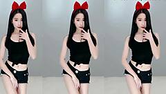 Gái trung quốc nhảy with sexy moves, cute Chinese dancer steals the show