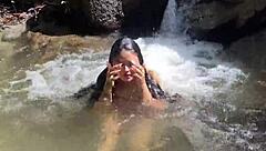 Sexo En La Selva Follando A Una Chica Desconocida En Un Rio De Colombia