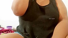 sri lankan lady revealing big natural tits