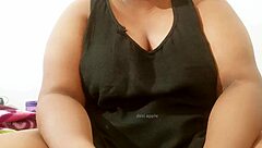 sri lankan lady revealing big natural tits