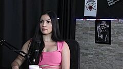 Seu Primeiro Conteúdo Pornô Veio Com Um Ficante E Teve Boa Experiência Com Um Ator E Seu Ménage - Karen Gonçalves Sheer Red