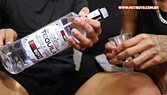 botei meu amigo pra chupar meu pau