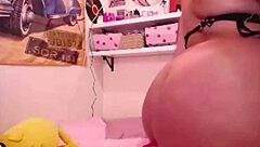 Singapore Webcam Show Featuring Latina With Big Ass