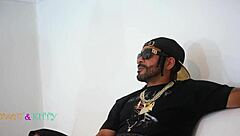 性治疗玩紧致小穴和Jim Bones大屌