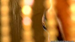 Bollywood babe strips nude for solo show