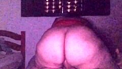 no escurinho ele trepa em cima de mim e me fode gostoso