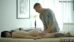 性感饥渴女孩用自慰器抽干自己感受强烈快感