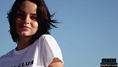 两名娇小乌克兰MILF模特Ariel和Sofi Ka户外裸体