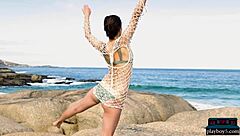 两名娇小乌克兰MILF模特Ariel和Sofi Ka户外裸体