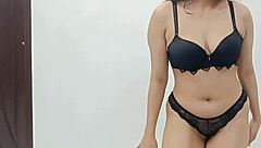 Pakistani College Girl Sobia Nasir Rocks Dildo on WhatsApp Call!