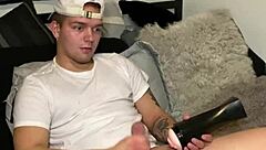 Hot Teen Sends Jerk Off Video to Fuck Buddy for Masturbation