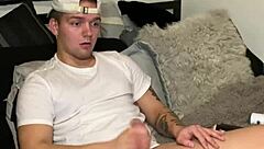 Hot Teen Sends Jerk Off Video to Fuck Buddy for Masturbation