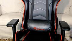 Cam girl uses vibrator and toys on feet while amateurs watch on camgirlsamateur.com