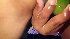 Madrasta Culona Follando Un Pepino Grueso Y Grande Ella Me Manda La Evidencia De Su Culo Abierto!