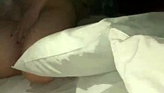 女友像JAV那样操喷水满天飞