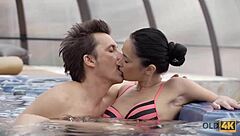 瘦瘦的色情明星被年長情人幹