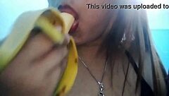 Seductive Banana Deepthroat Play