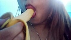 Seductive Banana Deepthroat Play