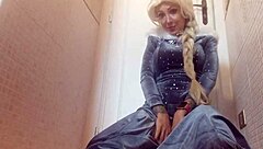 Elsa's Cosplay Makes You Want To See Her Bent Over