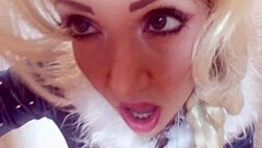 Elsa's Cosplay Makes You Want To See Her Bent Over