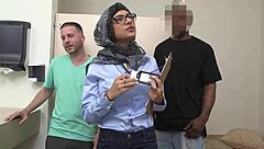 Check Mia Khalifa's funny handjob bloopers with Tony!