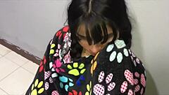 年轻Daniela分手后心碎，但替代矮人满足她的需求