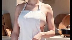 嘿，想看这个性感的亚洲女孩户外穿比基尼吗？