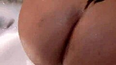 mira que rico lo muevo en el jacuzzi ven papi vamos a divertirnos