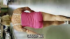 S3e1 o enteado volta para casa e conhece a nova madrasta mais tarde � meia-noite ele a fode na cama compartilhada - completo no cassiflix