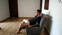 Encontré A Mi Sobrino MASTURBANDOSE Cuando Salía Del Baño