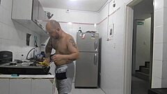 hoy voy a sorprender a mi esposa organizando la casa para follar rico