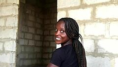 疯狂婊子撕破衣服脱衣舞