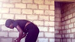 疯狂婊子撕破衣服脱衣舞