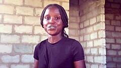 疯狂婊子撕破衣服脱衣舞