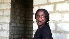 疯狂婊子撕破衣服脱衣舞