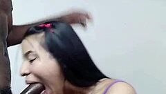 Cuando mi compa�era de clases me quiere dar una gran sorpresa y me espera de esta manera en su casa