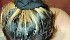 Rubia se la traga toda y se viene a chorros