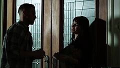 大屁股熟女给年轻18+家伙口交和猛骑！