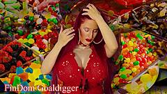 Discover the trick involving costumes and cosplay in this game