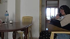 成熟孕婦後媽提供她緊緻的屁股來一場狂野騎乘