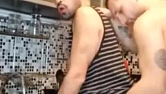 Plomero me destapó la cañería with handjob and blowjob