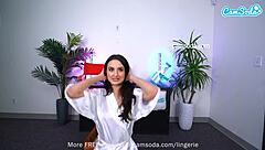 Sexy Eliza Ibarra Boldly Fingers Her Trimmed Wet Pussy