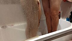 leggy girls are licking pussy in amateur video