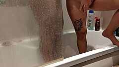 leggy girls are licking pussy in amateur video