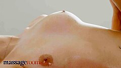 massage rooms mia trejsi gets deep blowjob and creamy finish