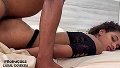 A Novinha Fodendo Com Dois Machos Mais Velhos Deixou Botar No Cu E Acabou Toda Gozada