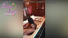 Le ba�an la puchaina a tamara suarez